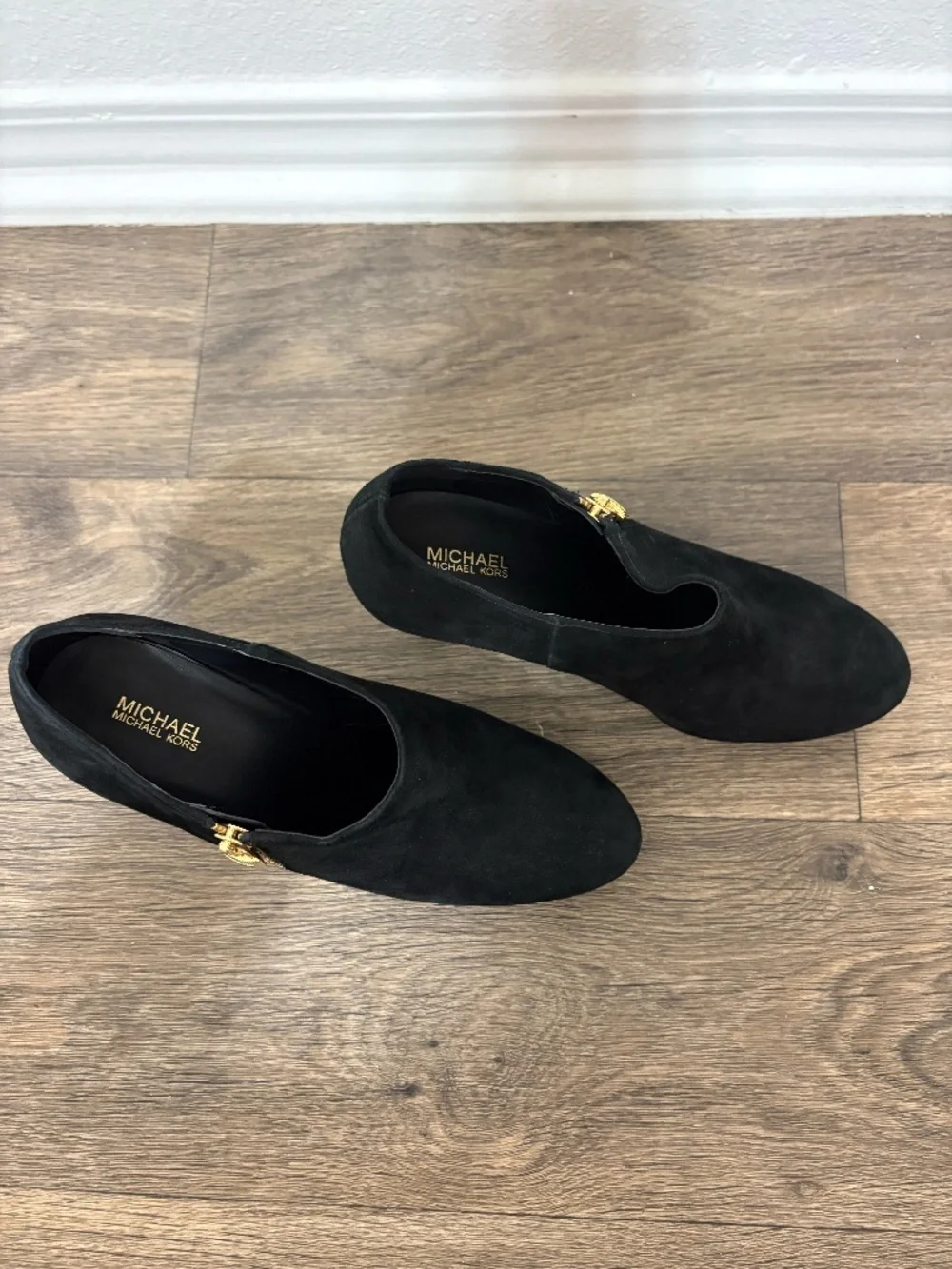 Michael Kors Heels - Black and Gold - Size 8M